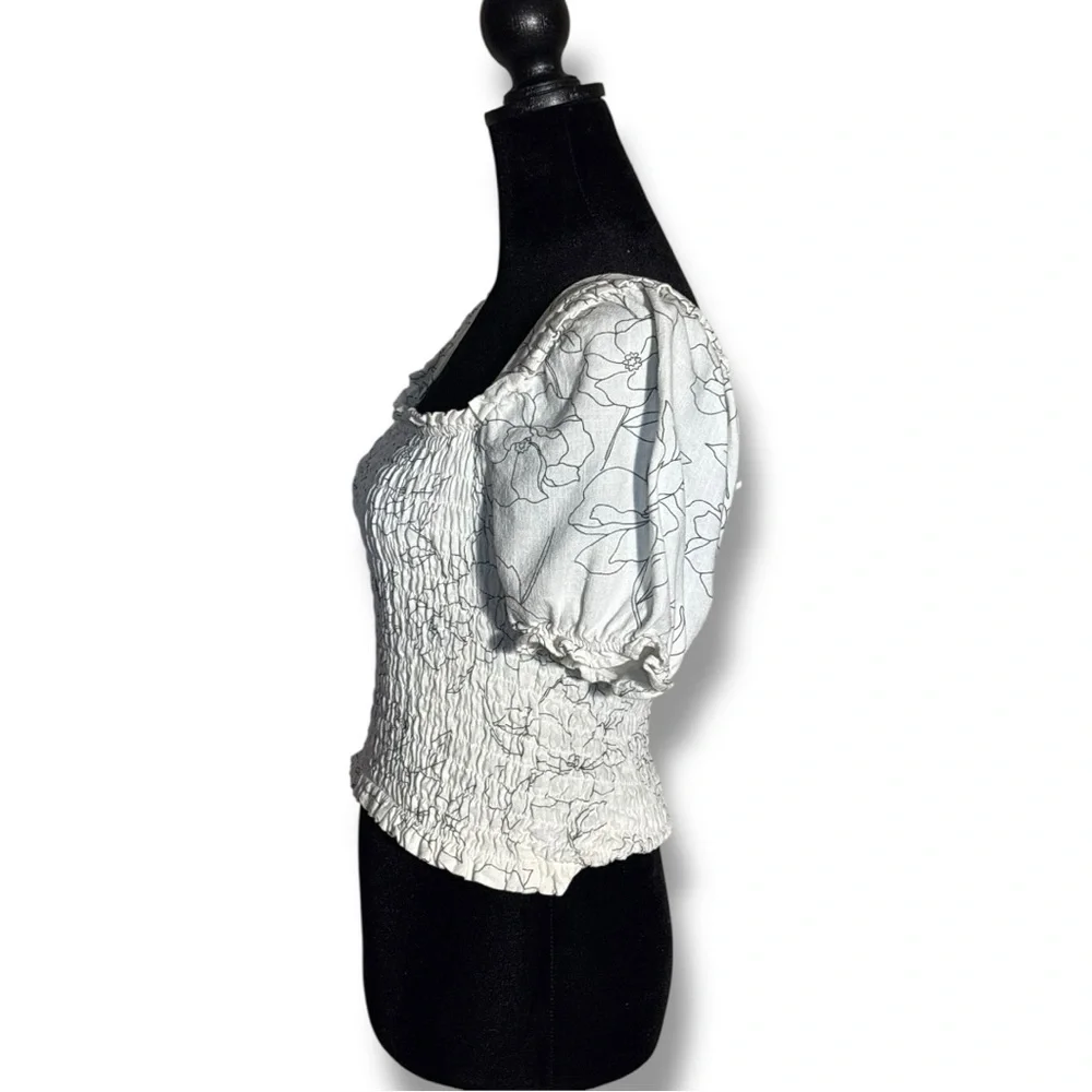Monteau Los Angles White & Black Floral Line Pattern Puff Sleeves Smocked Blouse - Picture 5 of 16